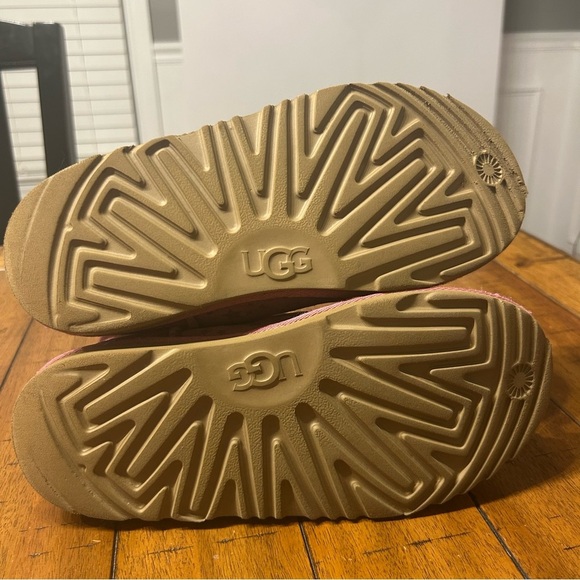 Ugg Girls Pink Kids’ Classic Mini Stars II Shearling Boots, Size 4 - Picture 4 of 7